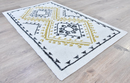Decorative rug with geometric pattern - silk, viscose, wool blend