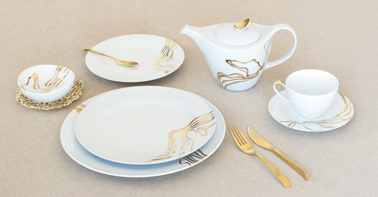 Fiume D'Oro 24-piece Dinner Setting - French porcelain with gold detail